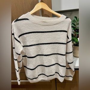 H&M White Striped Crewneck Sweater in Small